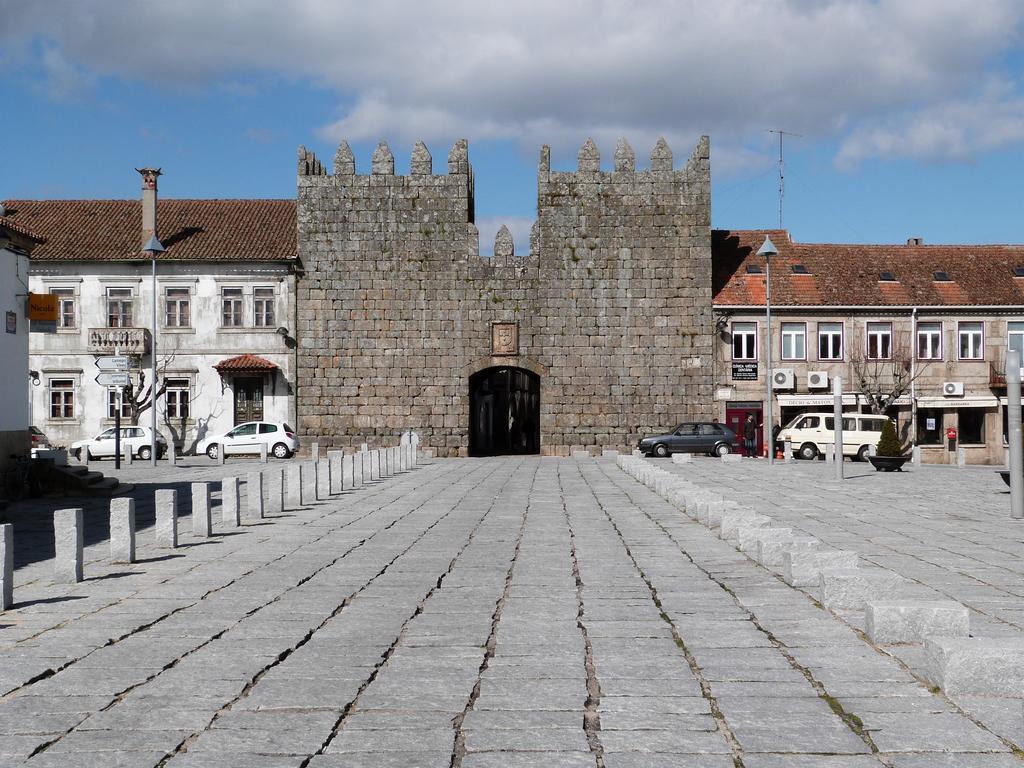 Отель Alojamento Local Dom Dinis Транкозу Экстерьер фото